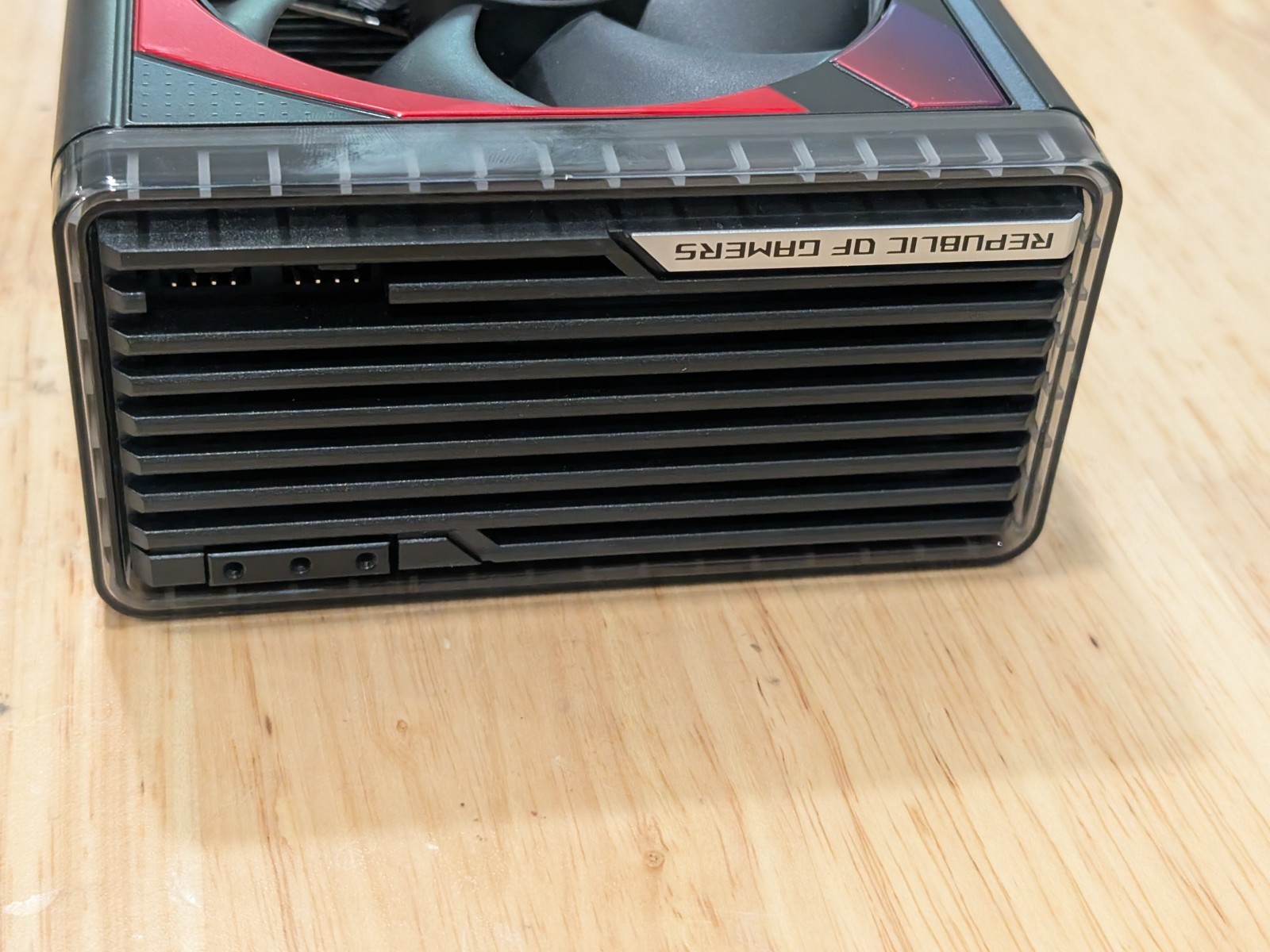 عرض BH: بطاقة الرسومات ASUS RO - مراجعة Rtx 4090 24Gb Gddr6X وسعره